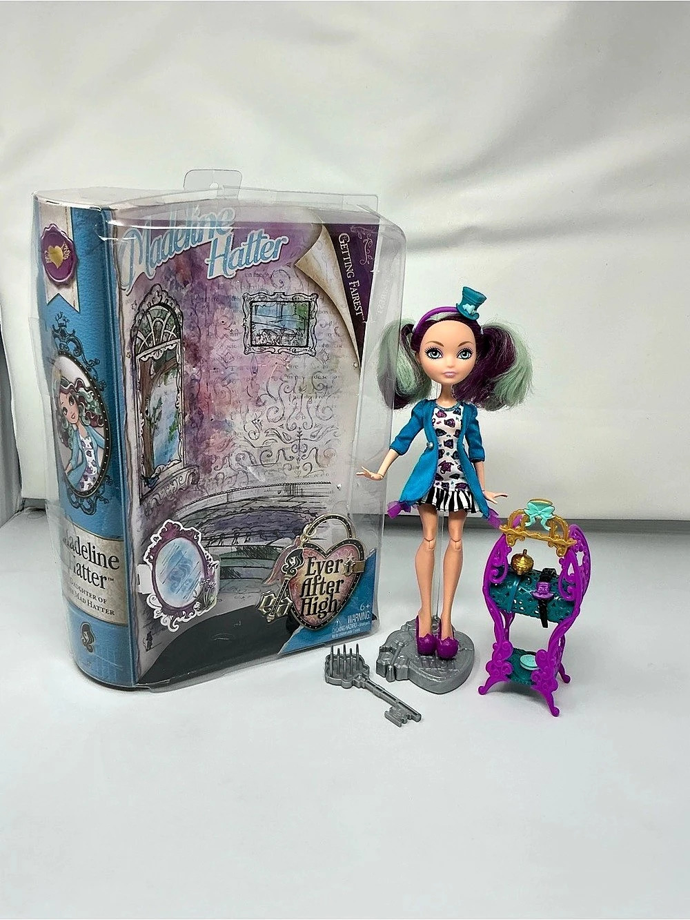 Ever After High~ Madeline Hatter Getting Fairest Doll Stand Alice in Wonderland